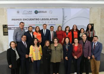 Congreso del estado recibe a diputados federales para firmar pacto legislativo