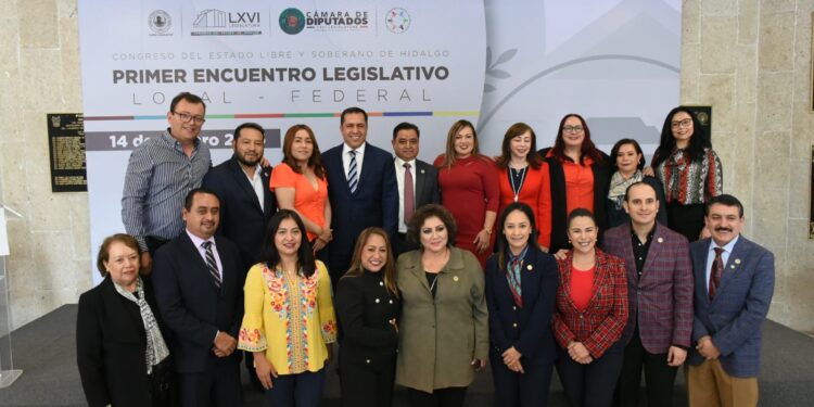 Congreso del estado recibe a diputados federales para firmar pacto legislativo