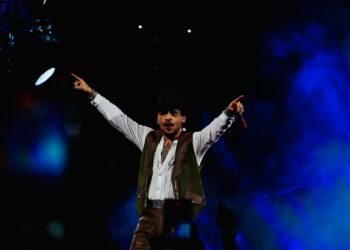 Nodal conquista la Ciudad de México ante 42 mil personas