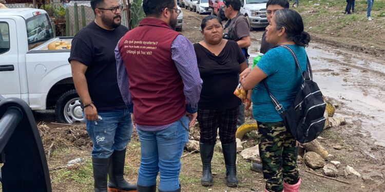 Despacho del Gobernador y Servidores del Pueblo colaboran en acciones de limpieza en Los Tuzos