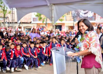 Entrega DIF Hidalgo juguetes y sillas de ruedas en Acaxochitlán