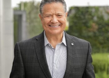 Crece aprobación de Julio Menchaca; se ubica entres los cinco gobernadores mejor evaluados del país