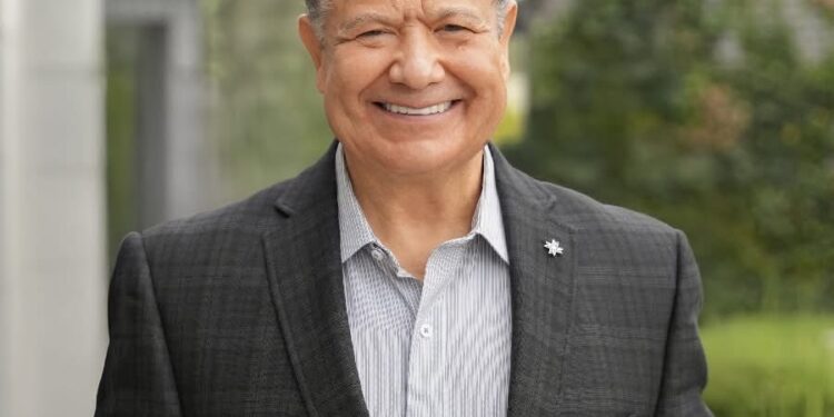 Crece aprobación de Julio Menchaca; se ubica entres los cinco gobernadores mejor evaluados del país