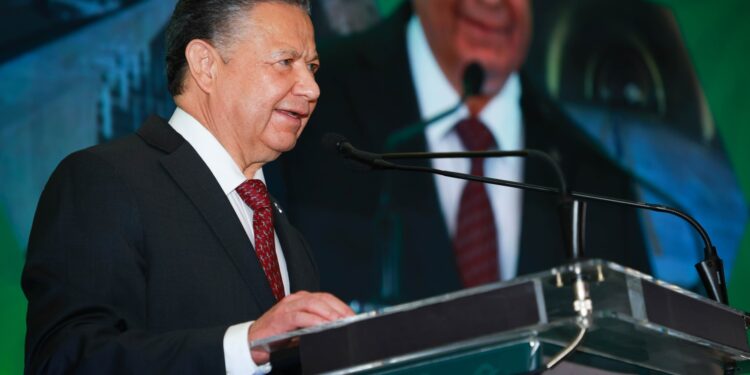 Julio Menchaca impulsa alianzas estratégicas en el XIV Seminario de Ingeniería Vial 2025