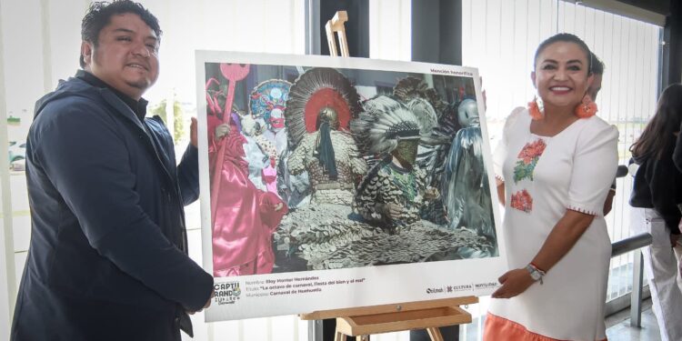 Inauguran exposición fotográfica en sistema Tuzobús