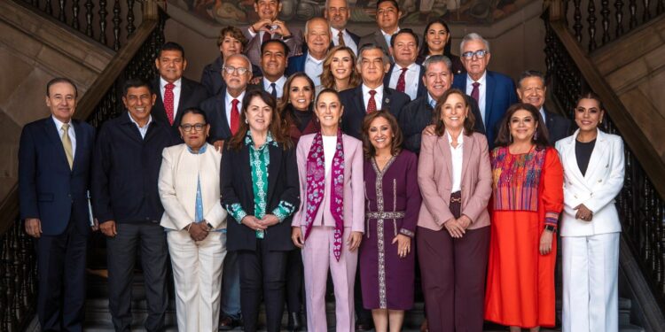 Acude Julio Menchaca a reunión con la presidenta Sheiunbaum