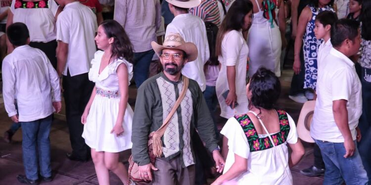 Concluye en Atlapexco el XIV Encuentro de Niños y Jóvenes Huapangueros