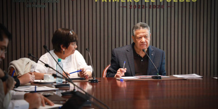 Gobierno de Hidalgo y Sedatu analizan reubicación de familias damnificadas