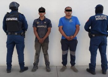Detienen a dos hombres por desvalijar tractocamión robado en Tlahuelilpan
