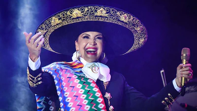 Aída Cuevas celebra 50 años de trayectoria con la gira