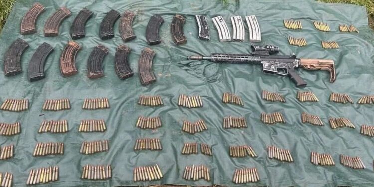 Desmantelan campamento clandestino con explosivos en Michoacán