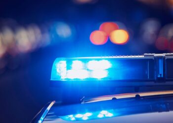 Ataque armado en Pachuca deja dos hombres ejecutados dentro de un auto