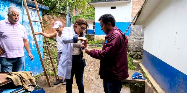 Refuerza Secretaría de Salud acciones en la región Otomí-Tepehua   tras las intensas lluvias