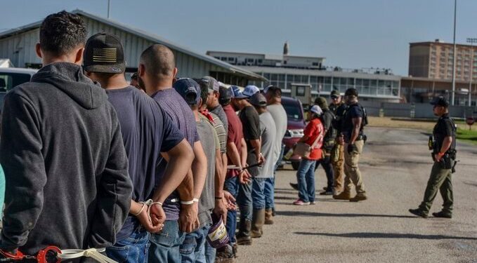 ¡Se pasaron! Deportan a queretano a Guatemala