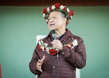 Menchaca refuerza la reconstrucción en Lolotla con obras y programas sociales