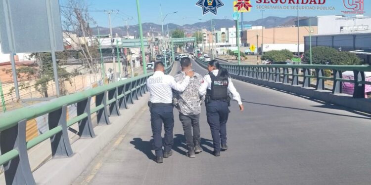 Policía Estatal evita que joven atentara contra su vida en Pachuca